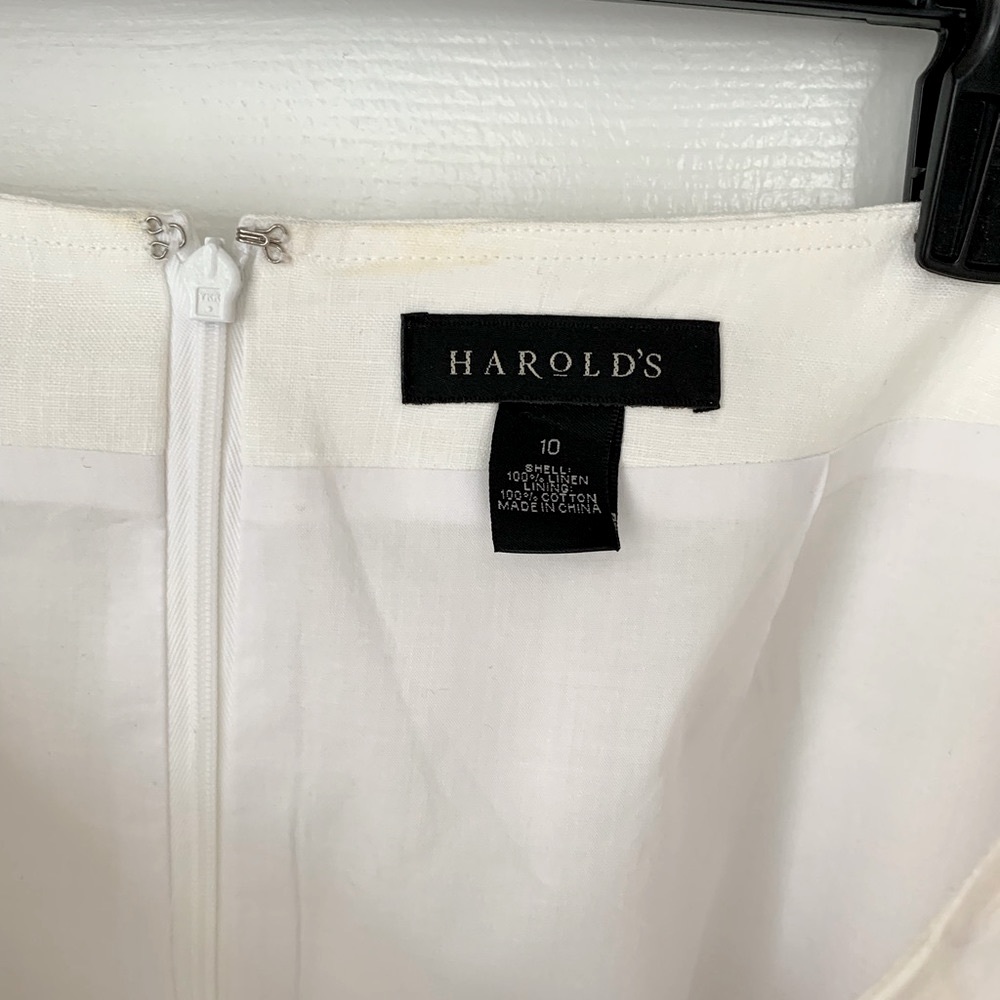 Harold’s white skirt - Picture 3 of 4